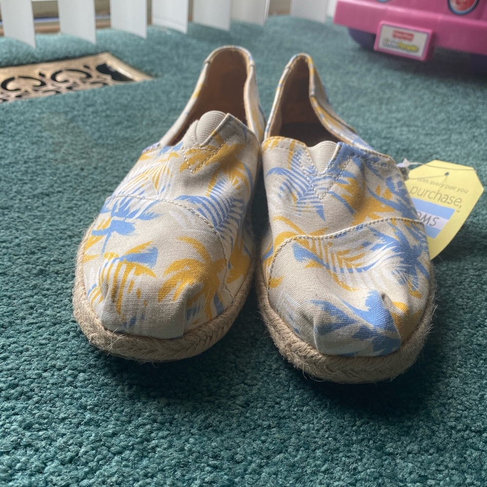 Toms